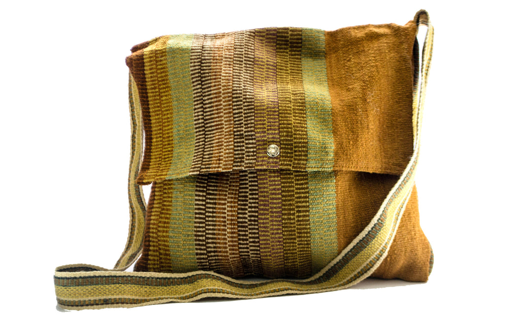 Classic Peru shoulder bags