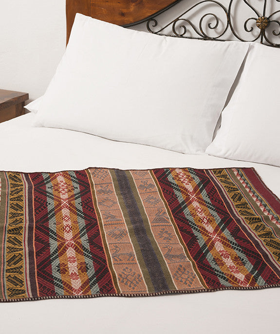 Daniel Master Weaver Peruvian Manta, Peruvian decorative rug,  traditional lliqlla, artisan rug