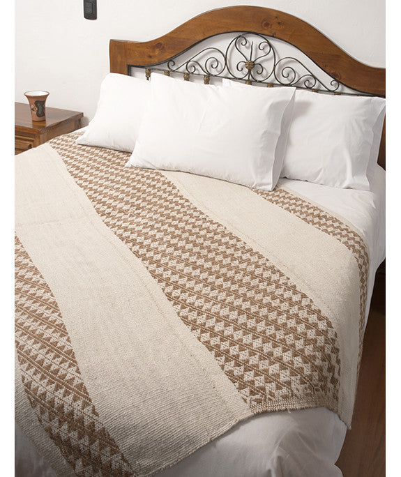Luxury Alpaca Blanket – Coffee & Cream Alpaca Blanket - handcrafted luxury piece of craftsmanship. 100% Alpaca. Awesome Alpaca Blankets
